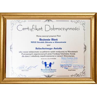 Certyfikat Dobroczynności przyznany Bożenie Bień z tytułem "Szlachetnego Anioła" za pełnienie opieki medycznej na Warsztatach Poznawczych organizowanych przez Fundację Szlachetne Anioły. Data i miejsce: Sandomierz, 17 lipca 2018.