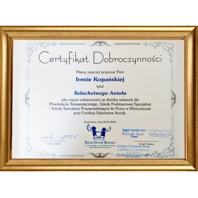 Certyfikat Dobroczynności przyznany Irenie Kopańskiej z tytułem "Szlachetnego Anioła" za zbiórkę zabawek dla Przedszkola Terapeutycznego i Szkoły Specjalnej w Klimontowie. Data i miejsce: Sandomierz, 18 lutego 2019.
