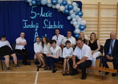 Uczestnicy Fundacji Szlachetne Anioły podczas uroczystości jubileuszowej.