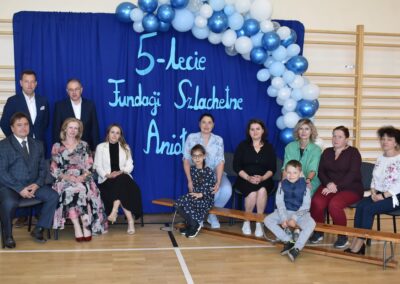 Uczestnicy i Zarząd Fundacji Szlachetne Anioły podczas obchodów jubileuszu.
